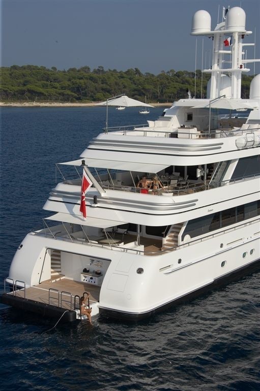 Yacht HURRICANE RUN, Feadship CHARTERWORLD Luxury Superyacht Charters